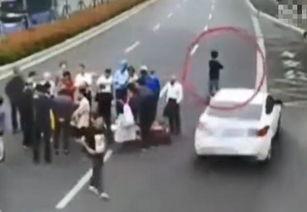 吃瓜车祸女生,探寻吃瓜女生的意外命运