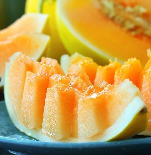 新疆吃蜜瓜,甜蜜诱惑，瓜香四溢的西域珍果